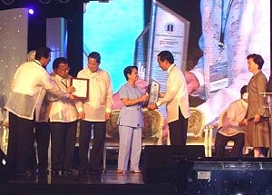 Leyte receives Most Business-Friendly province award