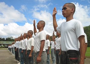 New recruit soldiers taking their oath before the 8ID commanding general