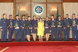 The 10 outstanding policemen of 2008 with president Arroyo at the malacanang hall