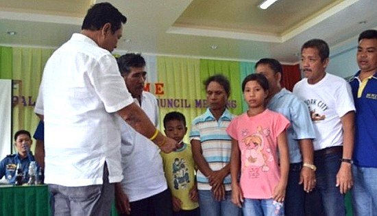 Former rebels receiving cash grants in Samar