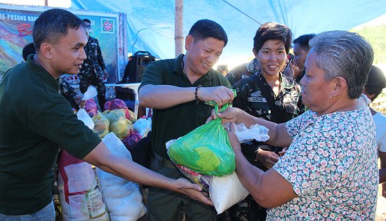 8ID distribution of relief goods