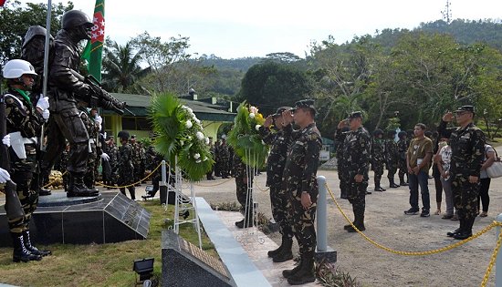 wreath laying for the fallen soldiers of 8ID