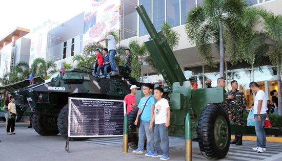 8ID static display at Robinsons Mall