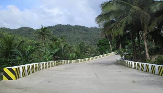 road to Bangon Falls