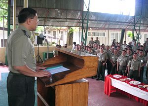Maj. Gen. Rodrigo F. Maclang conveying message to the 8ID Troopers photo