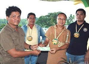Governor Ben Evardone's visit to Maslog town