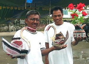 Inmates at the Samar Provincial Jail selling paper mache products
