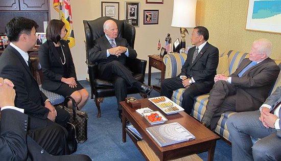 Philippine Vice President Jejomar Binay and US Sen. Ben Cardin meeting