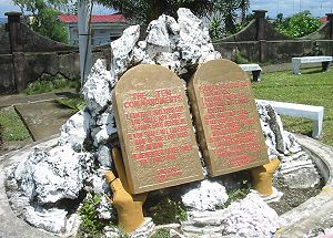 Replicas of Ten Commandments tablets in Basey